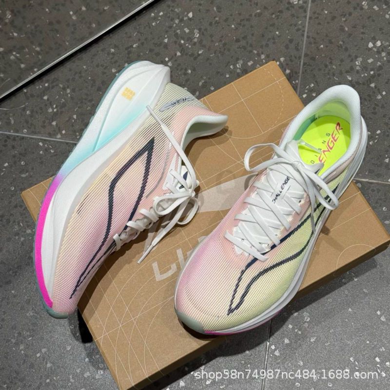 新しい超軽量メンズスポーツシューズ軽量で通気性のあるメンズシ - Sneaker Career のレビューと価格