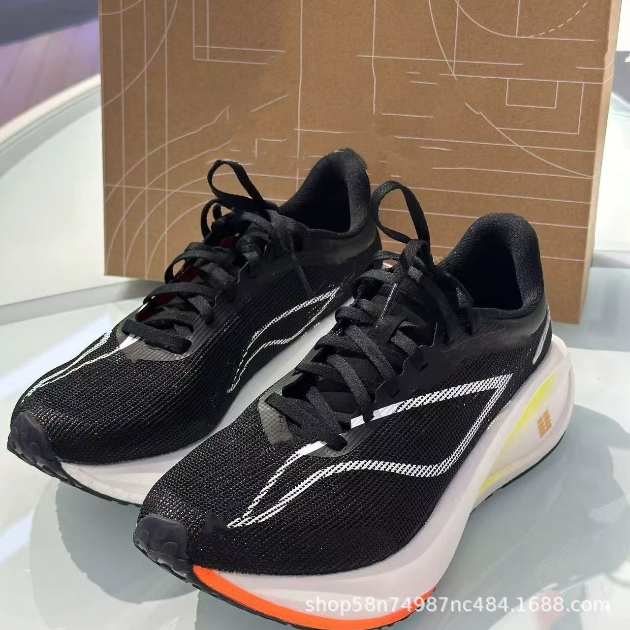 新しい超軽量メンズスポーツシューズ軽量で通気性のあるメンズシ - Sneaker Career のレビューと価格