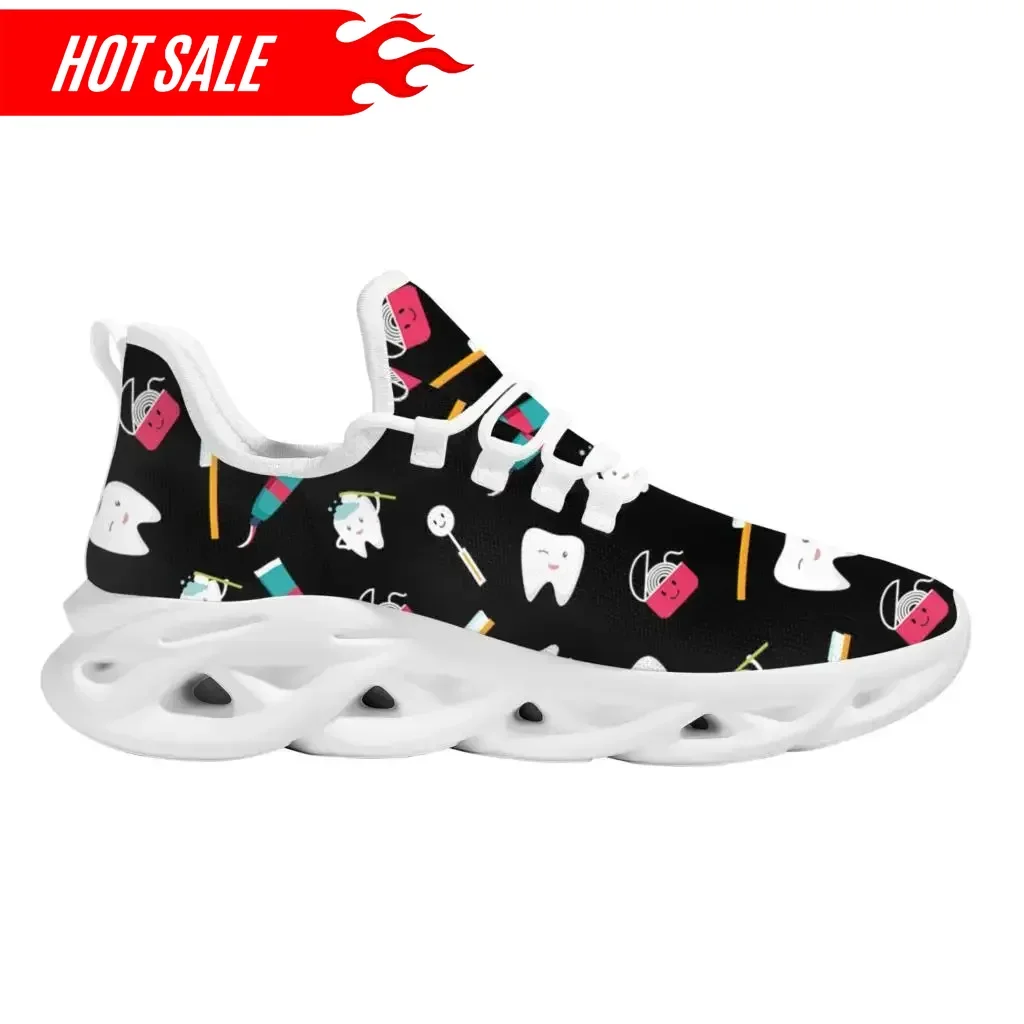 かわいい歯のデザインが豪華なレディーススニーカー、ブラックデ - Sneaker Career のレビューと価格